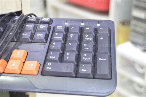 Random Code Side with a Keyboard માટે ઇમેજ પરિણામ