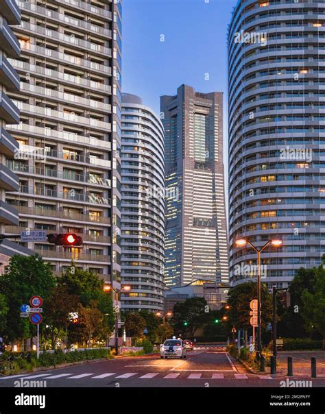 Multiple Level High-Rise Condos に対する画像結果