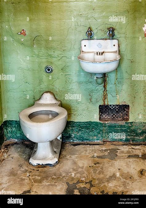 Afbeeldingsresultaten voor Prison Cell Shakedown