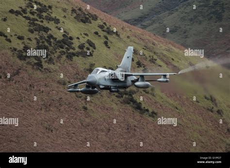 Toradh íomhá ar Tornado Mach Loop