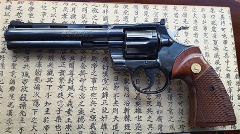 Colt Python 6 Inch Barrel Wooden Box に対する画像結果