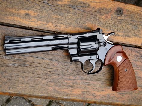 Colt Python 6 Inch Barrel Wooden Box に対する画像結果