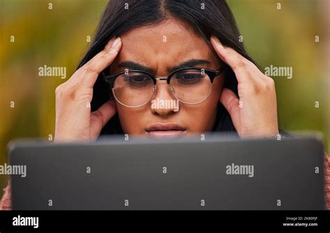 Toradh íomhá ar Person Inside Computer