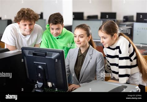 Toradh íomhá ar Computer Class Stock Images