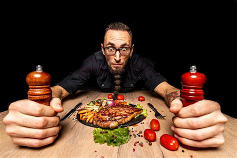 Person Holding A Steak に対する画像結果