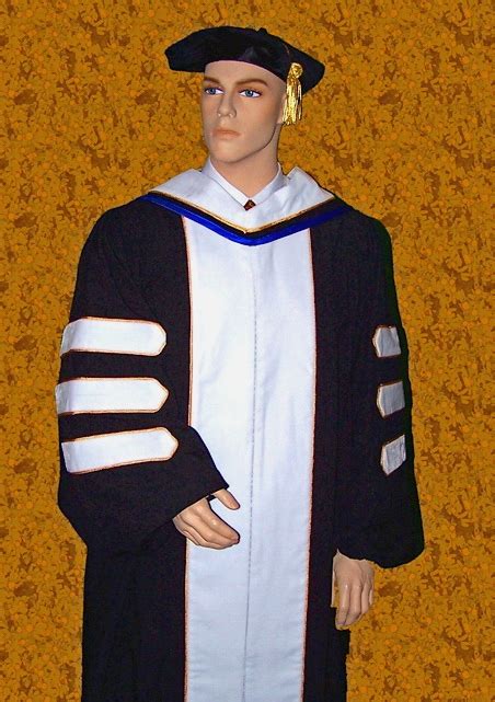 Toradh íomhá ar PhD Cap and Gown