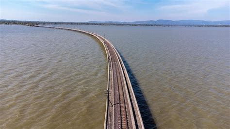 Toradh íomhá ar Floating Train