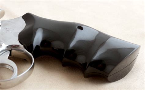 Bildergebnis für Custom Colt Python Snake Skin Grips