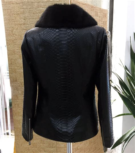 Résultat d’images pour Python Jacket with Removable Collar