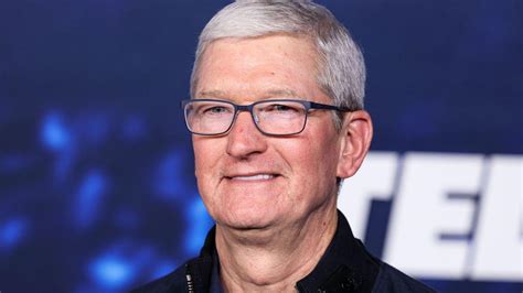 Toradh íomhá ar Tim Cook Jacket