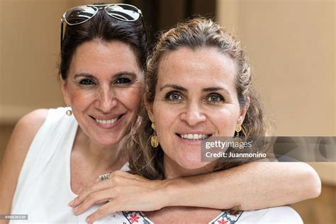 2 Middle-Age Women に対する画像結果