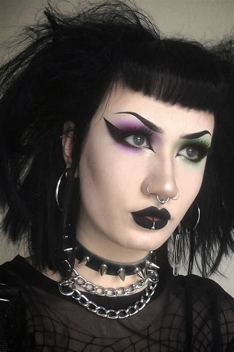 10 Goth Makeup Looks You Need to Try | Schottenkaro, Karo, Schotten