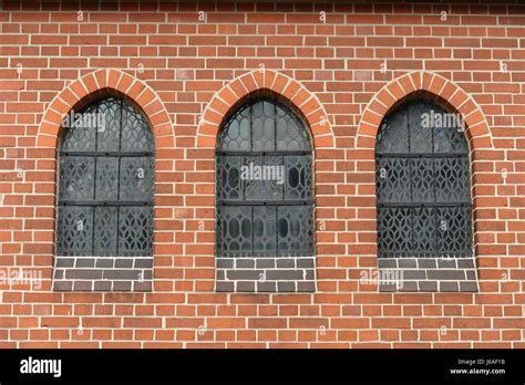 Toradh íomhá ar Pointed Window Frame