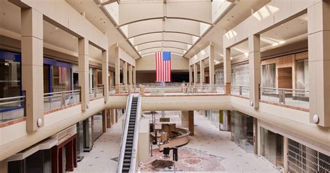 Crestwood Mall Dead Mall に対する画像結果