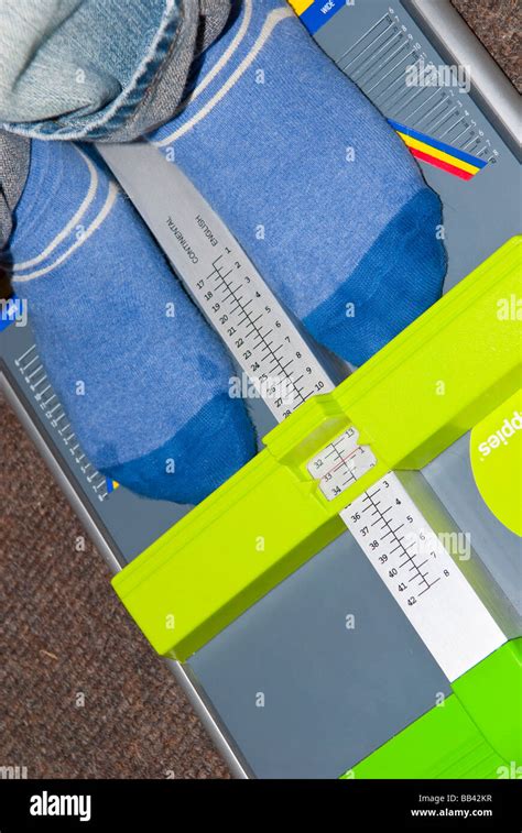 Afbeeldingsresultaten voor Feet Being Measured in a Shop