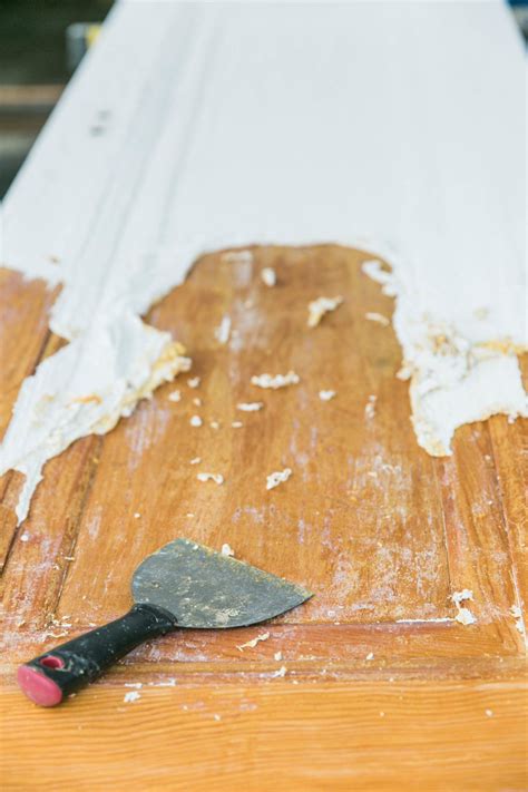 How to Remove Old Paint From Wood Trim に対する画像結果