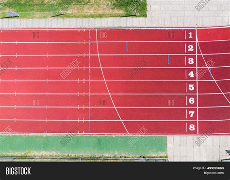 Toradh íomhá ar Track Side View Athletics Running