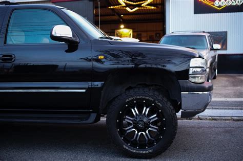 2006 Chevy Suburban に対する画像結果