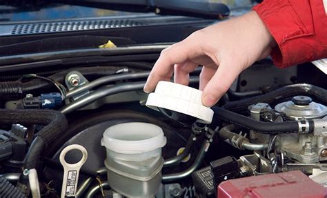 نتيجة الصورة لـ Check Brake Fluid 300C