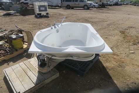 Toradh íomhá ar Small Jacuzzi Tub Dimensions
