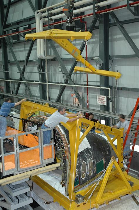 Toradh íomhá ar Reaction Control System From Space Shuttle