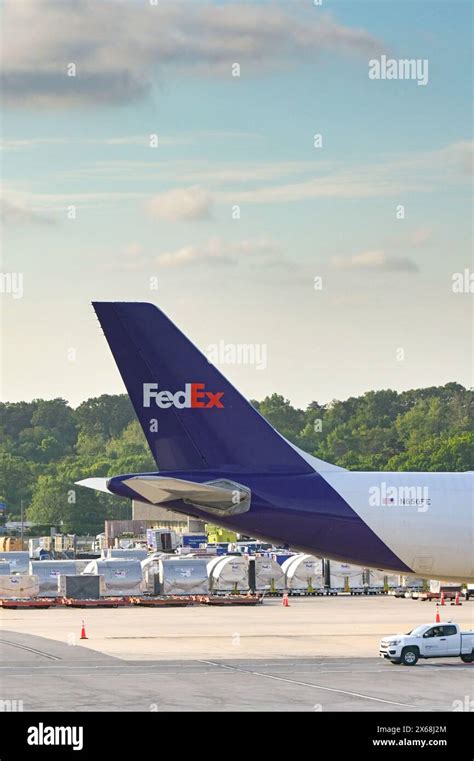 Toradh íomhá ar FedEx Tail Sticker