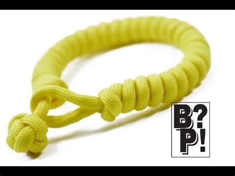 How to Make a Quick Deploy Paracord Bracelet に対する画像結果