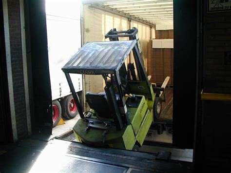 Toradh íomhá ar Fork Lift Loading and Unloading Procedures
