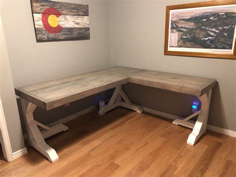 Toradh íomhá ar DIY Computer Table