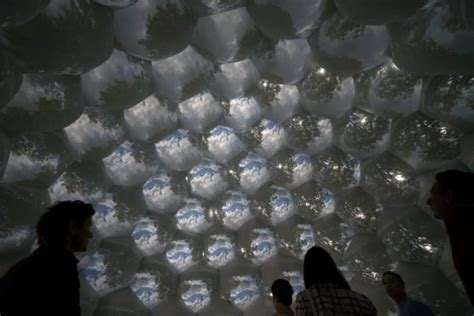 Toradh íomhá ar Large Inflatable Camera