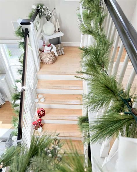 Résultat d’images pour How to Decorate a Stair Landing
