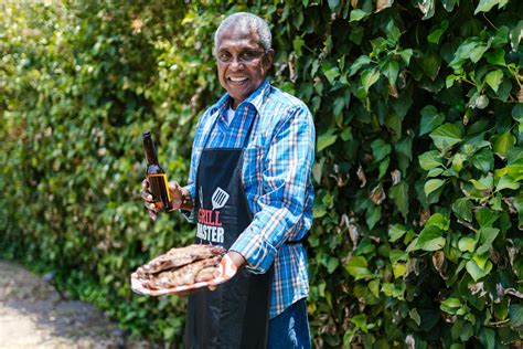 Person Holding A Steak に対する画像結果