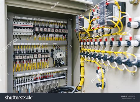 Afbeeldingsresultaten voor AutoCAD Electrical Control Panel Design