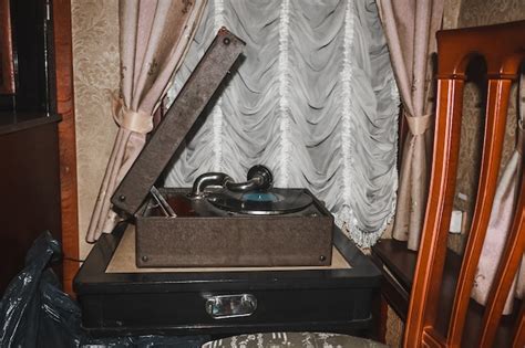 Gramophone in the Room に対する画像結果