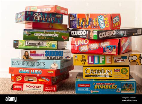 Résultat d’images pour Stack of Game Boxes