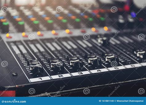 Radio Station Soundboard に対する画像結果