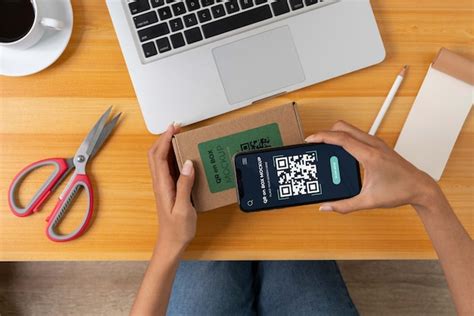 QR Code Backl of Box に対する画像結果