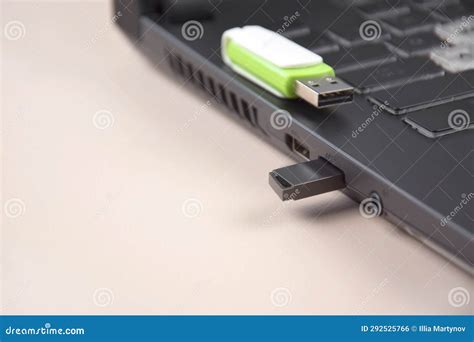 Afbeeldingsresultaten voor Open a USB Stick