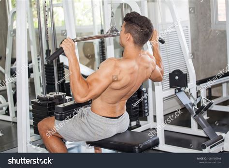 Bodybuilder Standing Relaxed Back View に対する画像結果