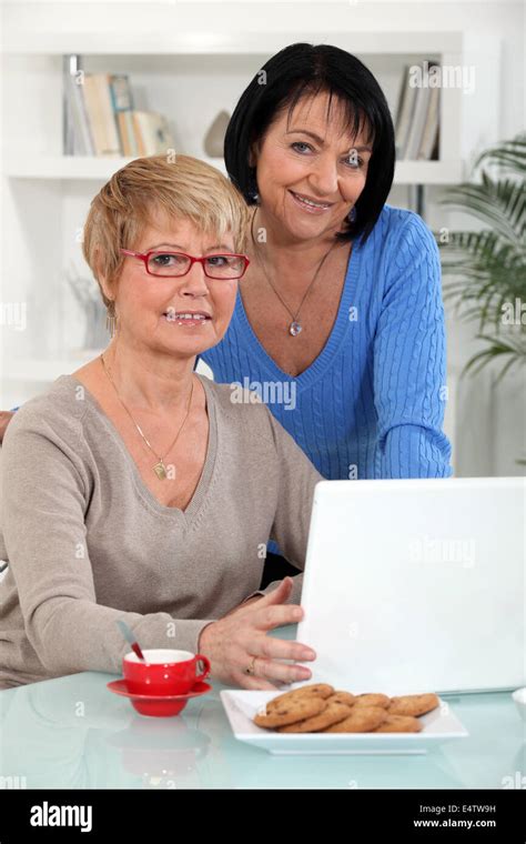 2 Middle-Age Women に対する画像結果