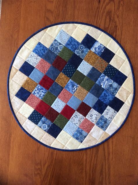 Afbeeldingsresultaten voor Round Table Topper Quilt Patterns