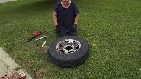 Afbeeldingsresultaten voor How to Remove a Tire From a Rim
