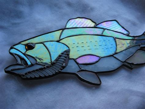 Toradh íomhá ar Stained Glass Bass Fish Pattern