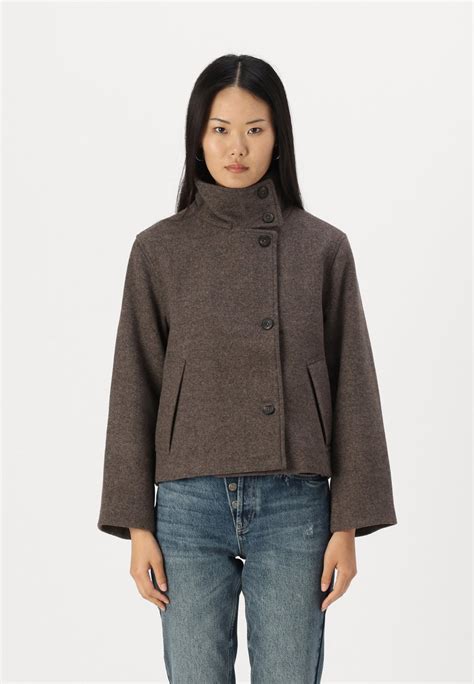 Toradh íomhá ar Example of Object That Is Short