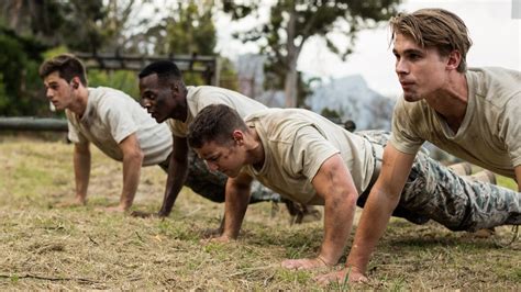Toradh íomhá ar US Marines Workout