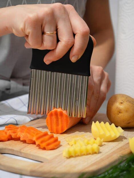 Toradh íomhá ar To Remove String Part of Vegetable