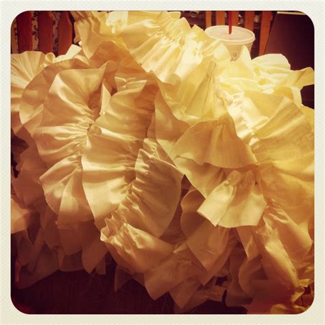 How to Make Tree Skirt with Ruffles に対する画像結果