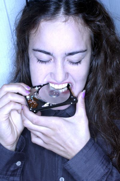 Biting Computer Meme に対する画像結果