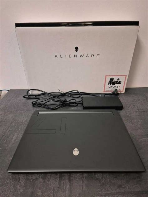 Afbeeldingsresultaten voor Alienware M17 R5 White