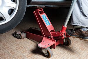 How to Fix a Floor Jack That Won't Lift に対する画像結果